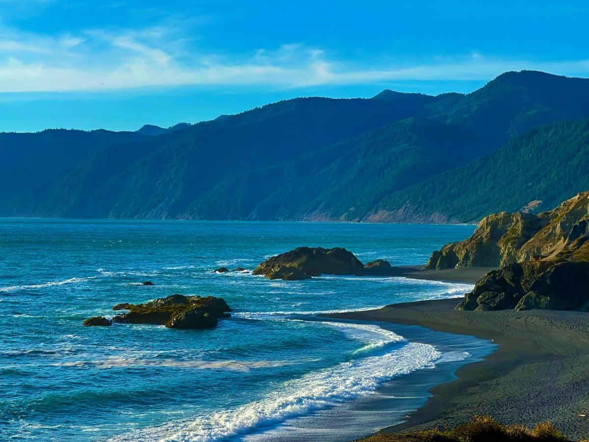 Amazing Oceanview 2 Bedroom Oceanfront! By Oceanviewhottubs Shelter Cove, Ca Tesla Ev Station Bagian luar foto