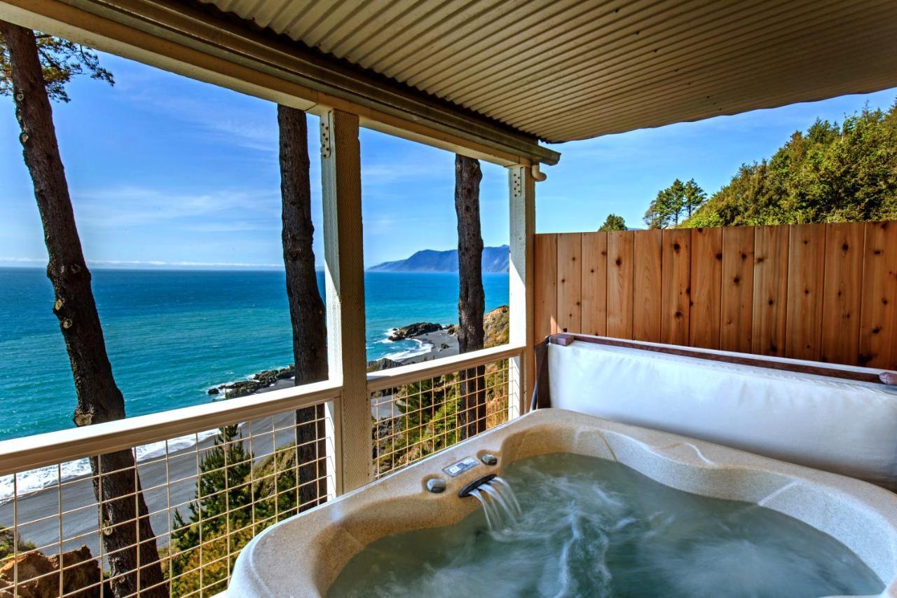 Amazing Oceanview 2 Bedroom Oceanfront! By Oceanviewhottubs Shelter Cove, Ca Tesla Ev Station Bagian luar foto