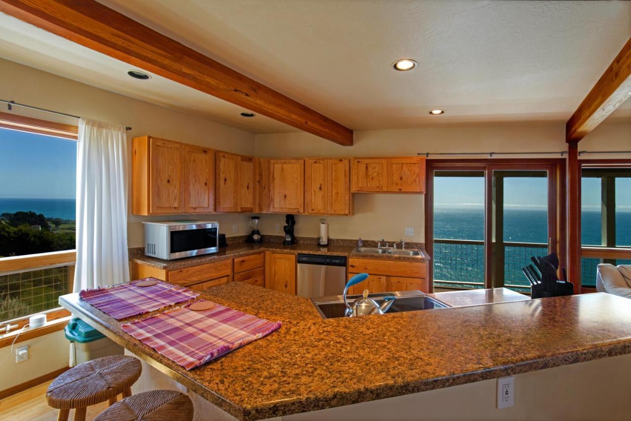 Amazing Oceanview 2 Bedroom Oceanfront! By Oceanviewhottubs Shelter Cove, Ca Tesla Ev Station Bagian luar foto