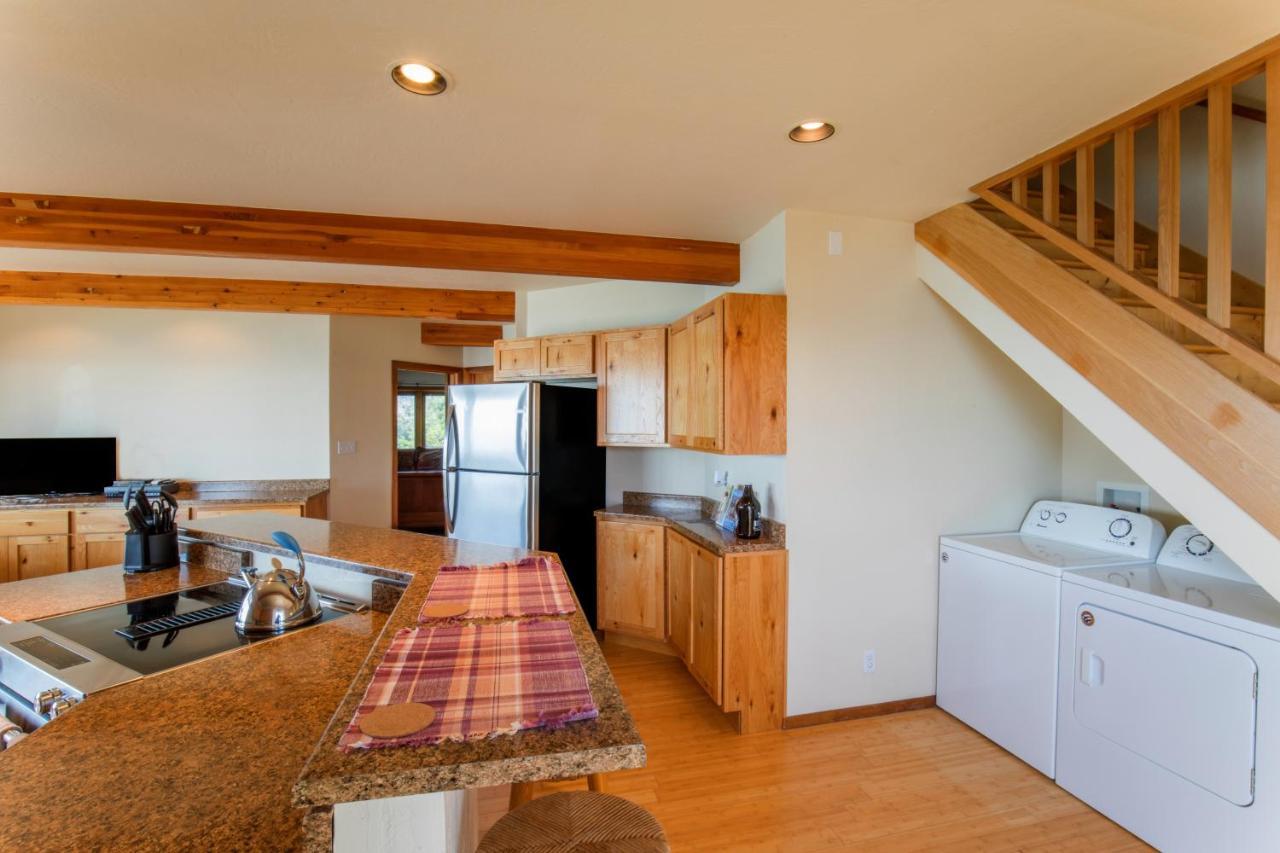 Amazing Oceanview 2 Bedroom Oceanfront! By Oceanviewhottubs Shelter Cove, Ca Tesla Ev Station Bagian luar foto