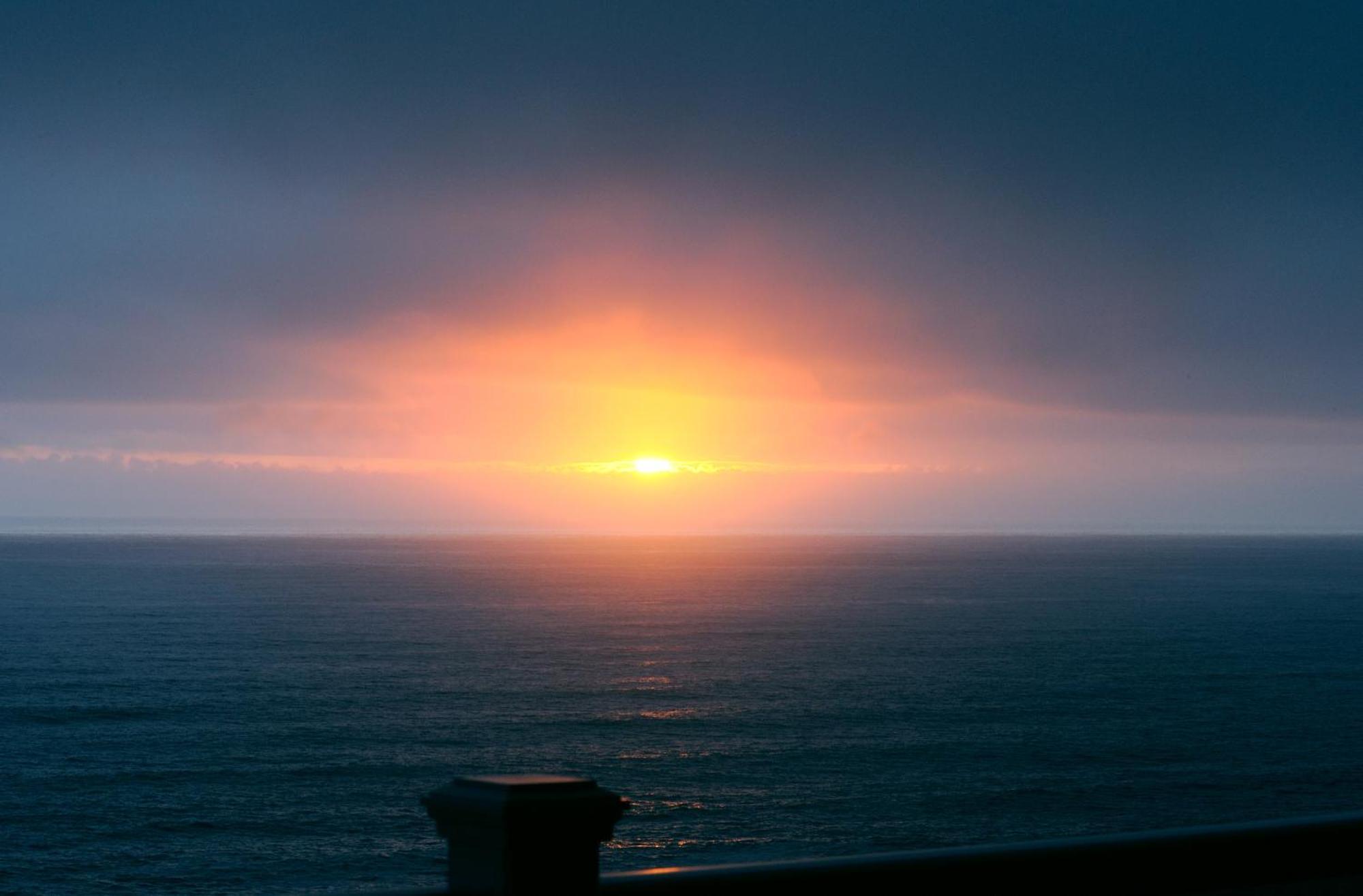 Amazing Oceanview 2 Bedroom Oceanfront! By Oceanviewhottubs Shelter Cove, Ca Tesla Ev Station Bagian luar foto
